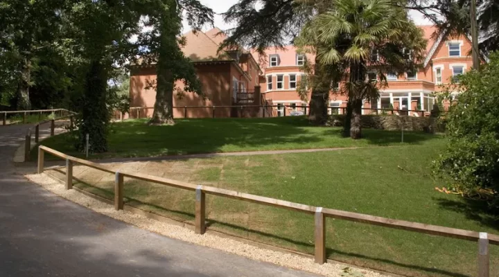 Branksome Park's Large Garden Area with Trees